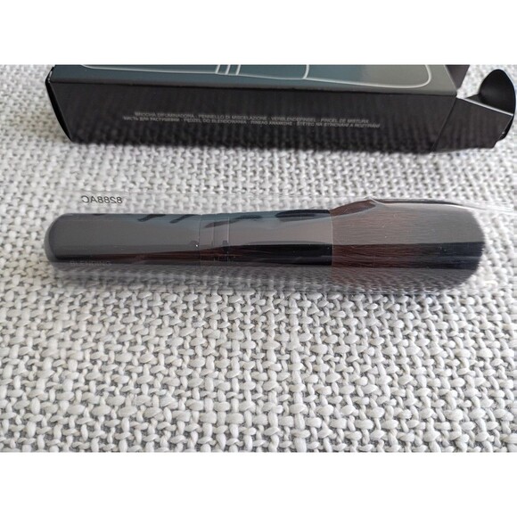 LAURA MERCIER Blending Brush | NIB - Picture 4 of 5